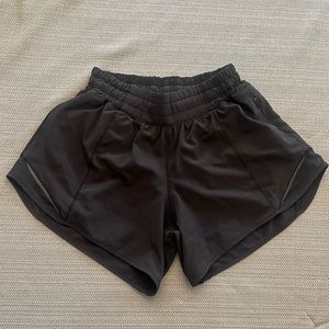 Lululemon High-rise Hotty hot 2.5"